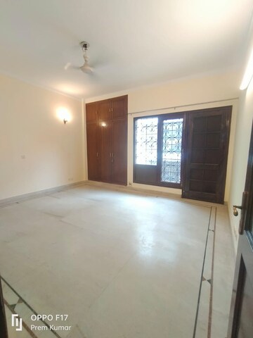 Room in 4 BHK Apartment at Greater Kailash I – for Rent