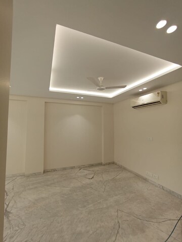 Room in 4 BHK Apartment at Greater Kailash ii – for Rent