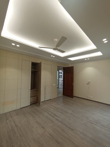 Room in 4 BHK Apartment at Greater Kailash ii – for Rent