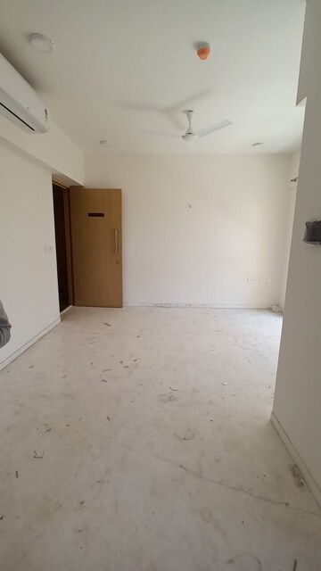 Room in 2 BHK Apartment at Lodha Bel Air, Jogeshwari West – for Rent