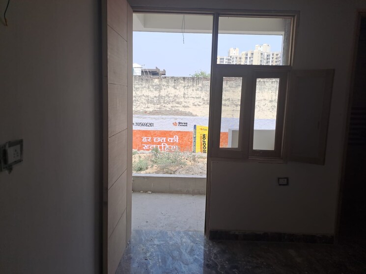 Room, sector 73 3 Bedroom 1350 Sq.Ft. Builder Floor In Sector 73 Noida 8204781