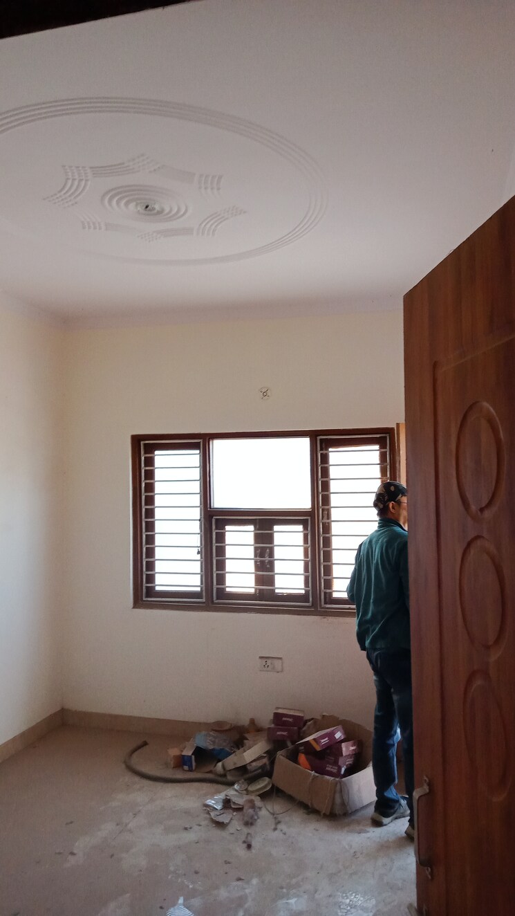 Room, burari 3 Bedroom 100 Sq.Yd. Builder Floor In Burari Delhi 8204801