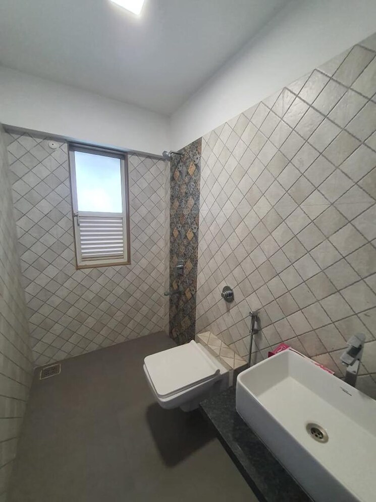 Bathroom, shree-mahavir-juhu-shantivan-chs 3 Bedroom 1211 Sq.Ft. Apartment In Vile Parle West Mumbai 8204808