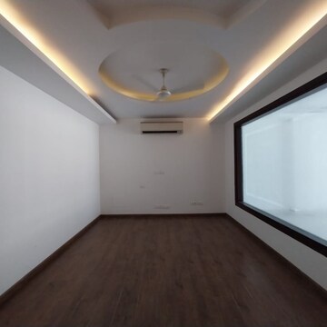 Room in 4 BHK Builder Floor at Saket – for Rent