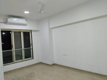 Room in 3 BHK Apartment at Acropolis CHS, Vile Parle West – for Rent
