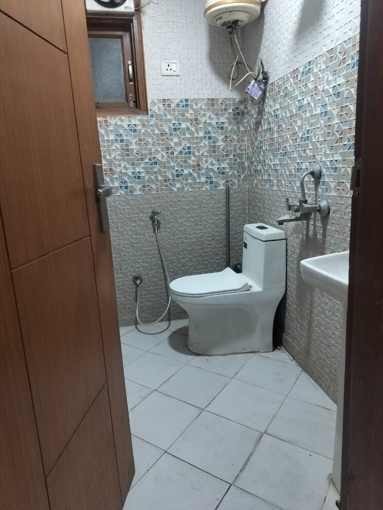 Bathroom, chattarpur 2 Bedroom 800 Sq.Ft. Apartment In Chattarpur Delhi 8204834