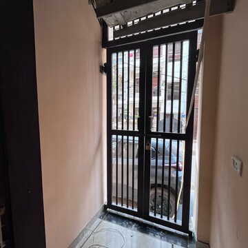 Balcony in 1 BHK Builder Floor at Ansal Sushant Lok I, Sector 43 – for Rent