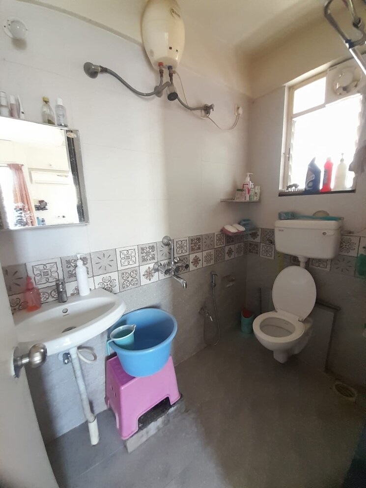 Bathroom, sakshi-gandha-apartments 3 Bedroom 1350 Sq.Ft. Apartment In Karve Nagar Pune 8204871