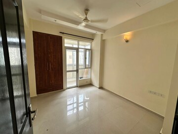 Room in 3.5 BHK Apartment at Prateek Wisteria, Sector 77 – for Sale