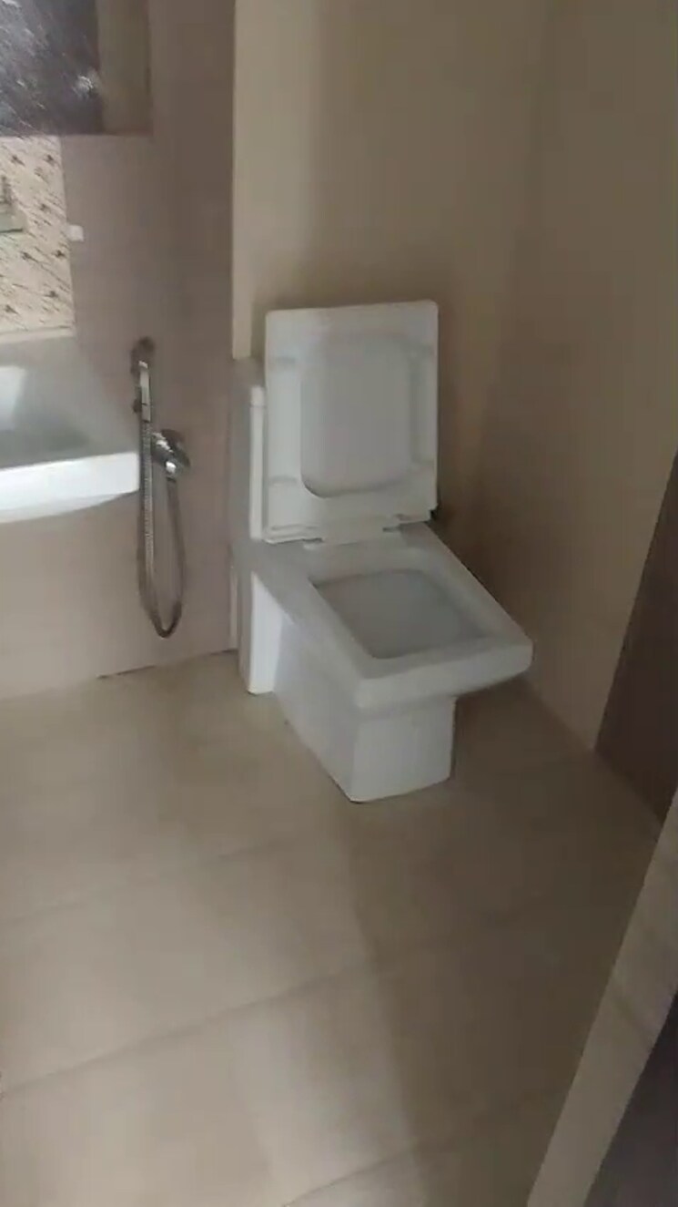 Bathroom, wild-grass 3 Bedroom 2055 Sq.Ft. Apartment In Koramangala Bangalore 8204879