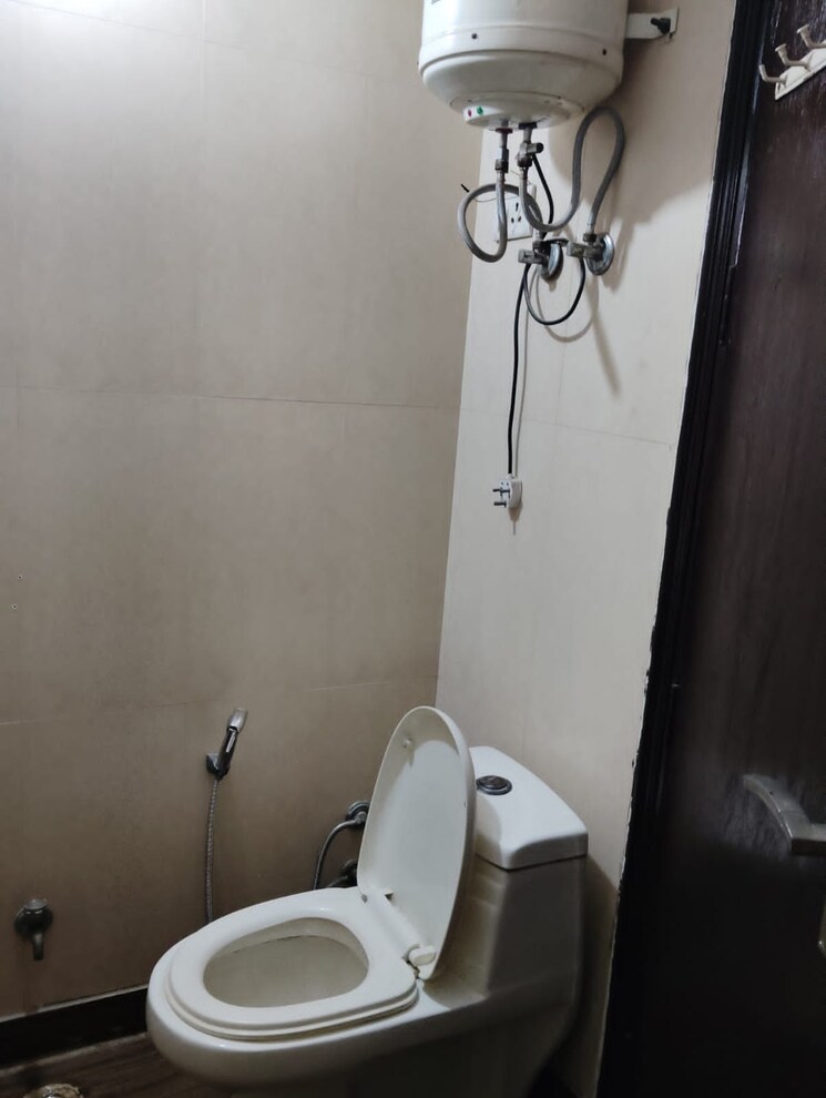 Bathroom, chattarpur 4 Bedroom 1650 Sq.Ft. Apartment In Chattarpur Delhi 8204894