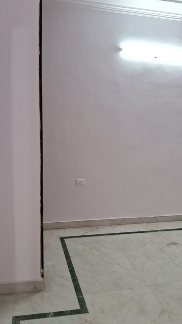 Room in 2 BHK Builder Floor at Gms Road – for Rent