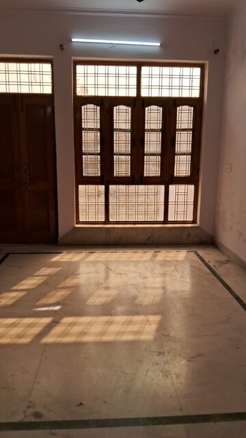 Room in 2 BHK Builder Floor at Gms Road – for Rent