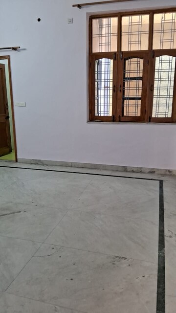 Room in 2 BHK Builder Floor at Gms Road – for Rent