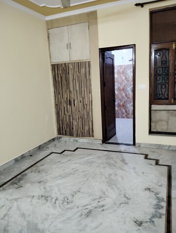 Room in 3 BHK Independent House at Sector 50 – for Rent