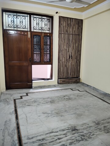 Room in 3 BHK Independent House at Sector 50 – for Rent