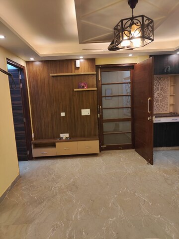 Room in 3 BHK Builder Floor at Ameya One, Sector 42 – for Rent