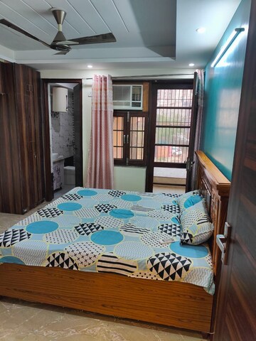 Bedroom in 3 BHK Builder Floor at Ameya One, Sector 42 – for Rent