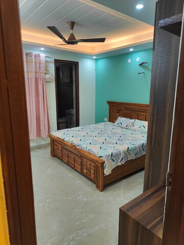 Bedroom in 3 BHK Builder Floor at Ameya One, Sector 42 – for Rent
