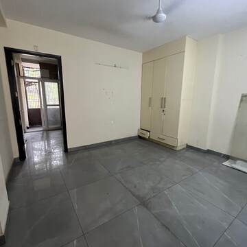 Room in 2 BHK Builder Floor at Lajpat Nagar ii – for Rent