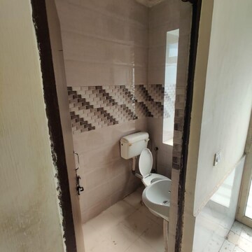 Bathroom in 1 RK Apartment at DLF Ridgewood Estate, Sector 27 – for Sale