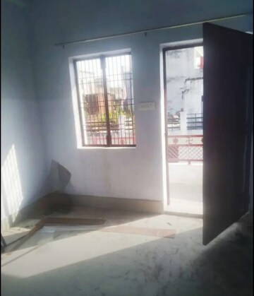 Room in 1 BHK Builder Floor at Aliganj – for Rent