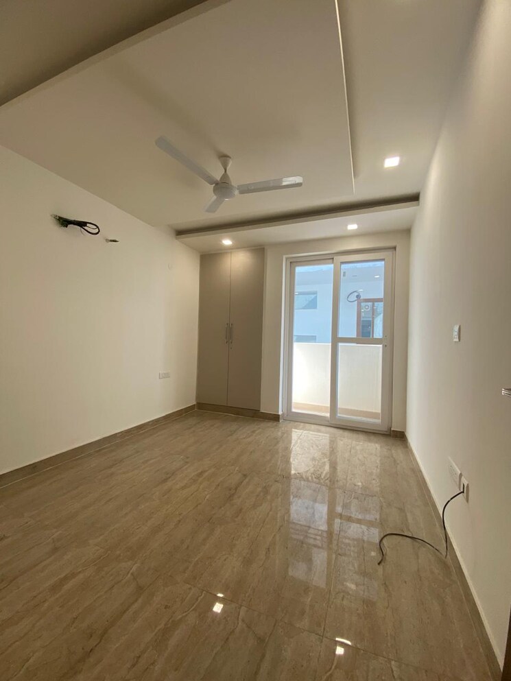 Room, parklands 3 Bedroom 250 Sq.Yd. Builder Floor In Sector 85 Faridabad 8205241