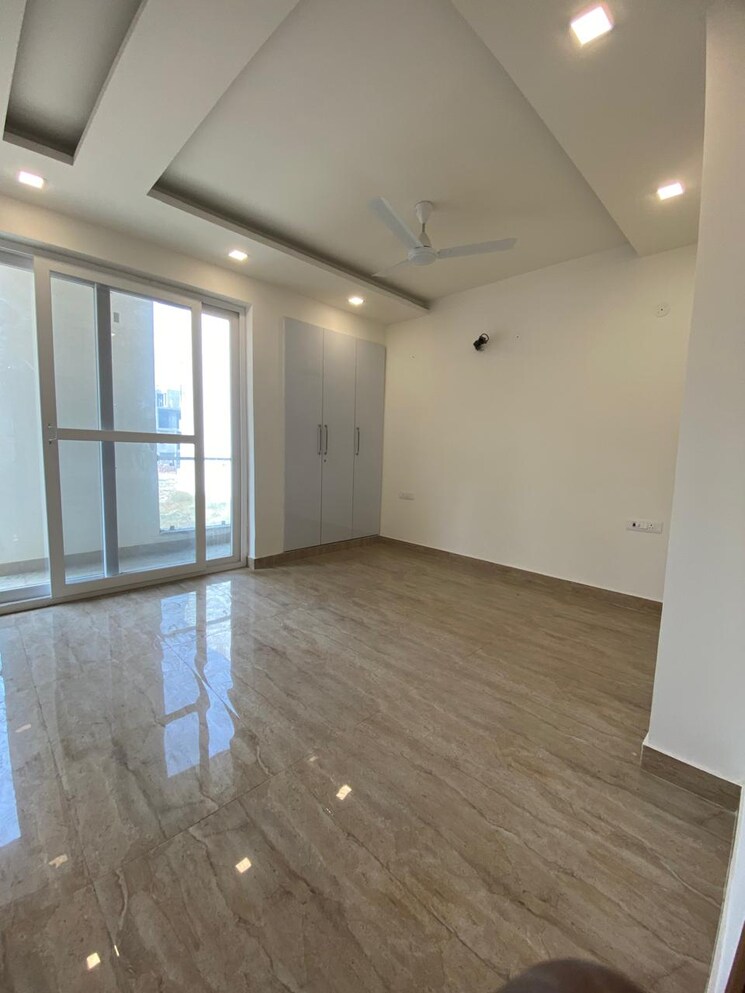 Room, parklands 3 Bedroom 250 Sq.Yd. Builder Floor In Sector 85 Faridabad 8205241