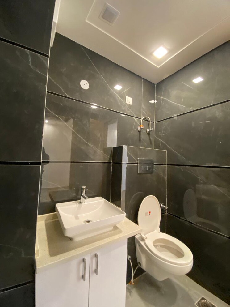 Attached Bathroom, parklands 3 Bedroom 250 Sq.Yd. Builder Floor In Sector 85 Faridabad 8205241