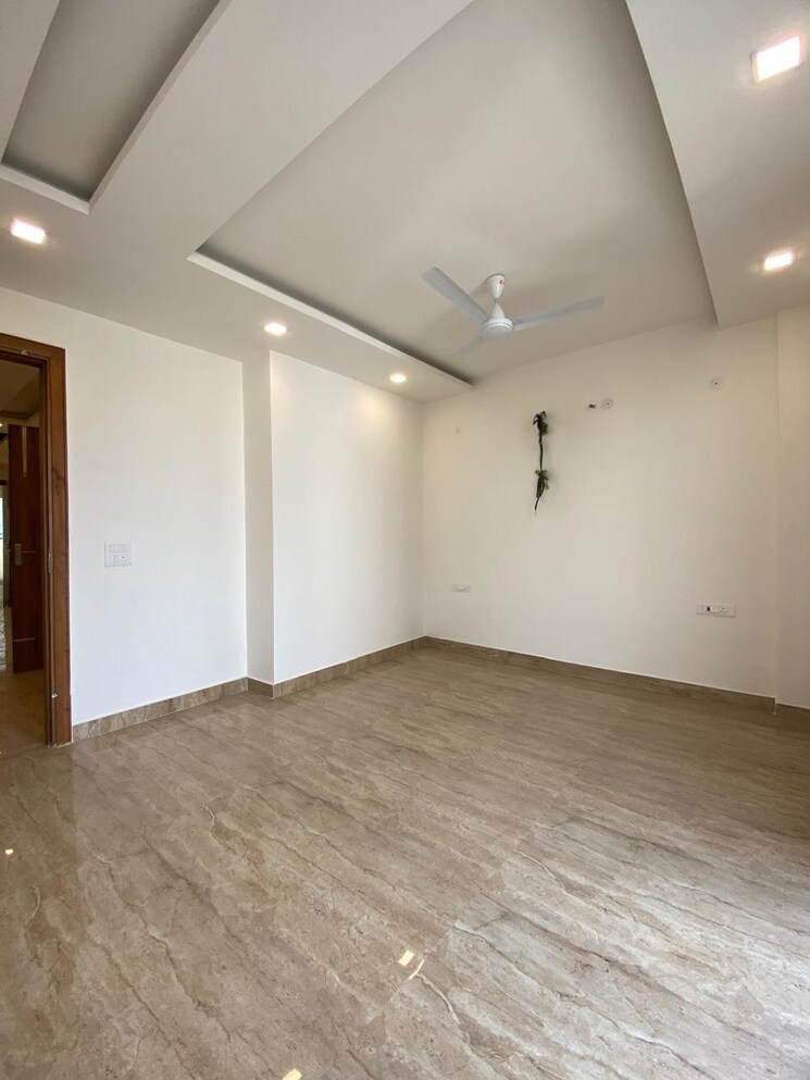 Room, parklands 3 Bedroom 250 Sq.Yd. Builder Floor In Sector 85 Faridabad 8205241