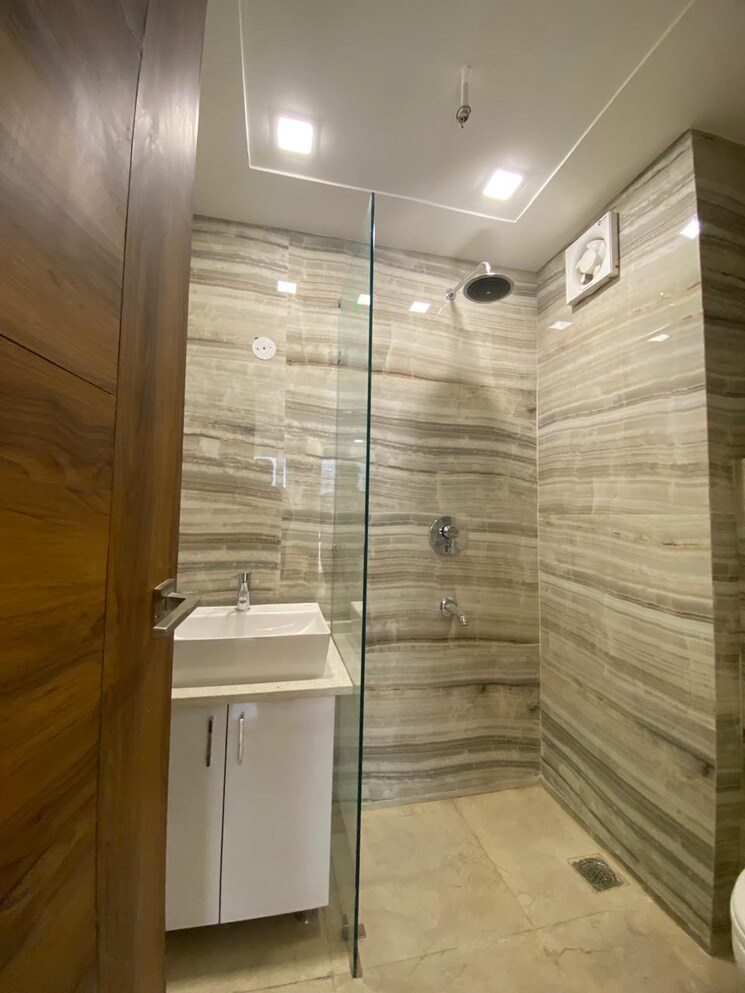 Bathroom, parklands 3 Bedroom 250 Sq.Yd. Builder Floor In Sector 85 Faridabad 8205241