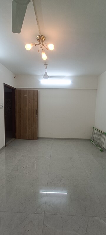 Room in 2 BHK Apartment at Diamond Park, Santacruz East – for Rent