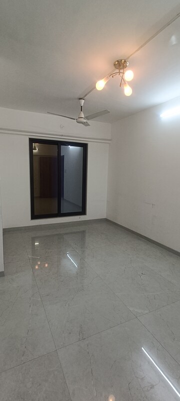 Room in 2 BHK Apartment at Diamond Park, Santacruz East – for Rent