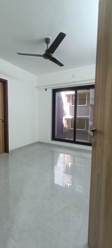 Room in 2 BHK Apartment at Diamond Park, Santacruz East – for Rent