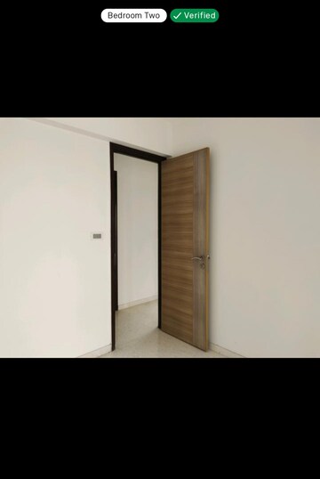 Room in 3 BHK Apartment at Ekta Tripolis, Goregaon West – for Rent