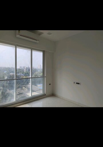 Room in 2.5 BHK Apartment at Ekta Tripolis, Goregaon West – for Rent