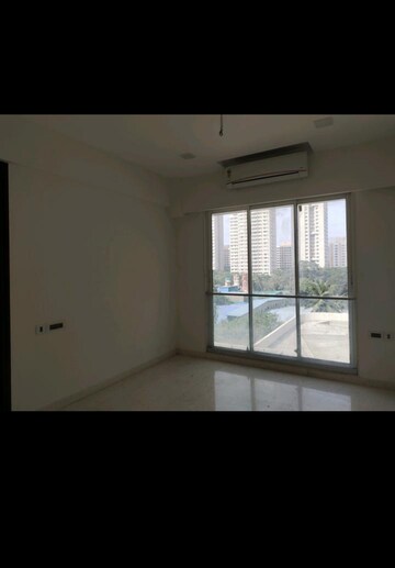Room in 2.5 BHK Apartment at Ekta Tripolis, Goregaon West – for Rent