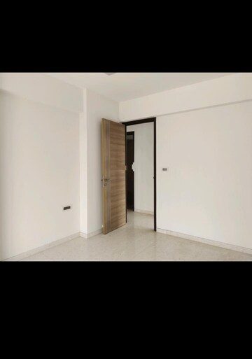 Room in 2.5 BHK Apartment at Ekta Tripolis, Goregaon West – for Rent