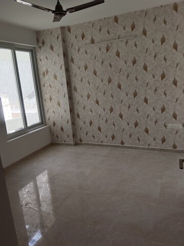 Room in 3 BHK Apartment at Omaxe Royal Residency Faridabad, Sector 79 – for Rent