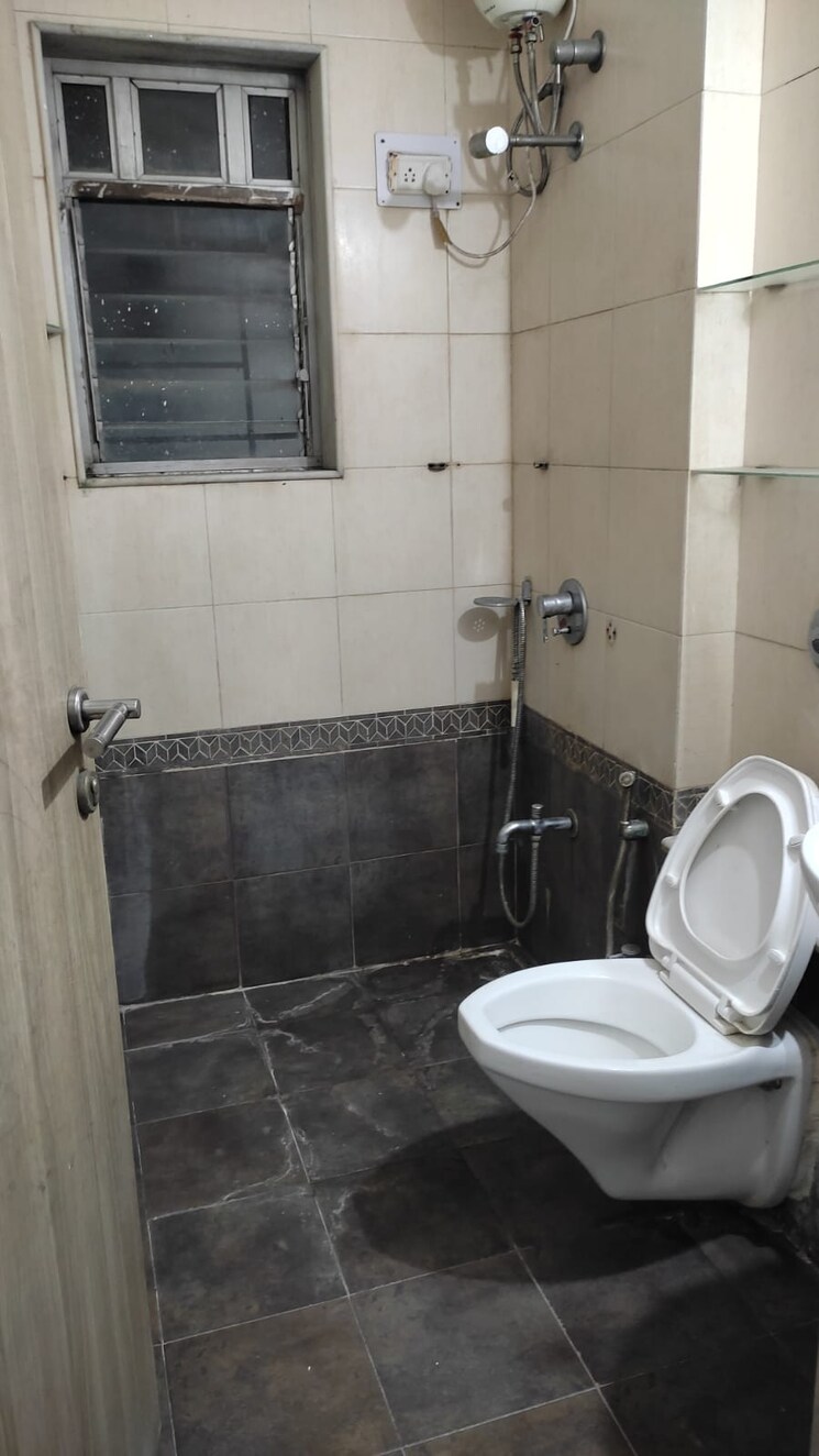 Bathroom, puranik-capitol 2 Bedroom 939 Sq.Ft. Apartment In Ghodbunder Road Thane 8205337