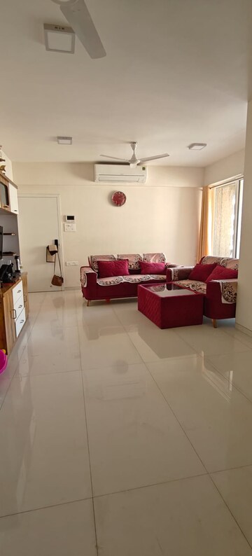 Living Room in 2 BHK Apartment at Chembur – for Rent