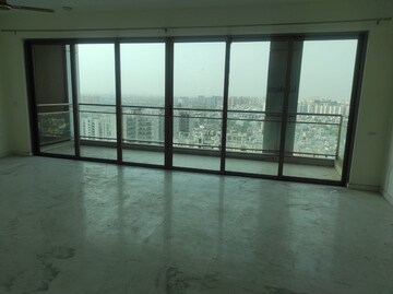 Room in 4 BHK Apartment at Tata Primanti-Tower Residences, Sector 72 – for Rent