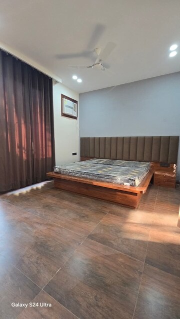 Bedroom in 1 BHK Builder Floor at Sector 43 – for Rent