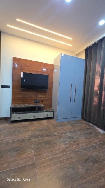 Room in 1 BHK Builder Floor at Sector 43 – for Rent