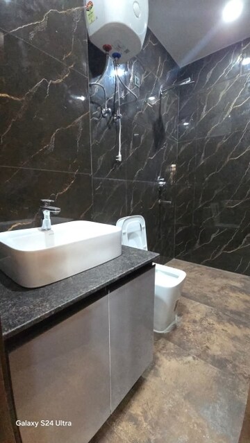 Bathroom in 1 BHK Builder Floor at Sector 43 – for Rent