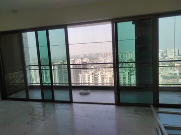 Room in 4 BHK Apartment at Tata Primanti-Tower Residences, Sector 72 – for Rent