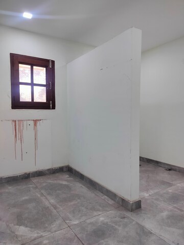 Room in 2.5 BHK Apartment at Sarita Vihar – for Sale