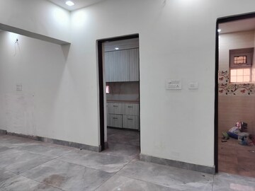 Room in 2.5 BHK Apartment at Sarita Vihar – for Sale