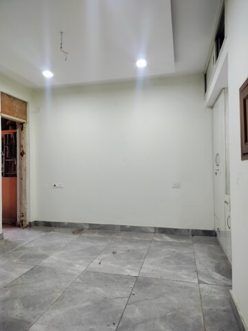 Room in 2.5 BHK Apartment at Sarita Vihar – for Sale