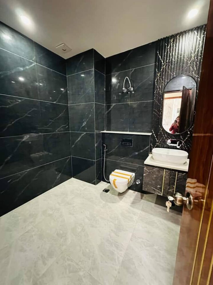 Bathroom, sector 38 5 Bedroom 2500 Sq.Ft. Independent House In Sector 38 Faridabad 8205394